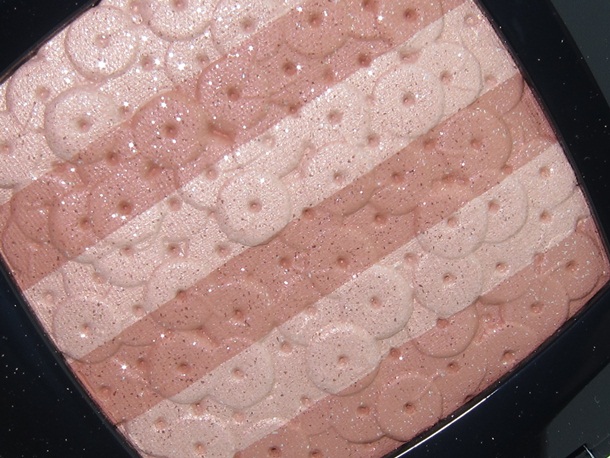 Chanel Lumiere d’Artifices Beiges Illuminating Powder 4