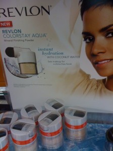 Revlon Colorstay Aqua Mineral Finishing Powder 1