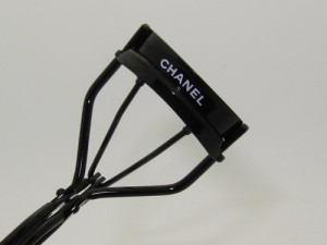 chanel lash curler