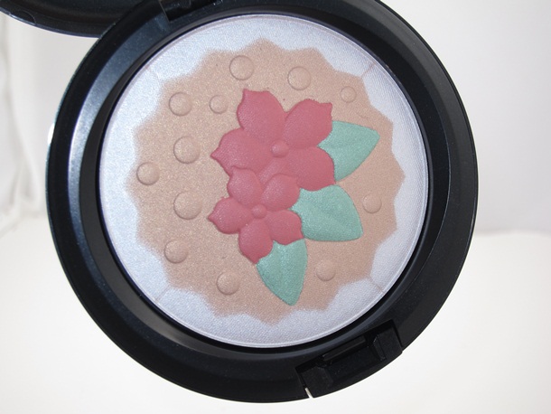 MAC In for a Treat PearlMatte Face Powder