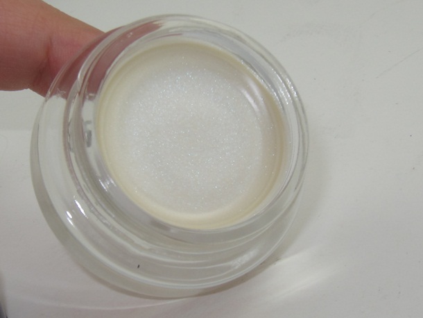 Maybelline Waves of White Color Tattoo Eyeshadow