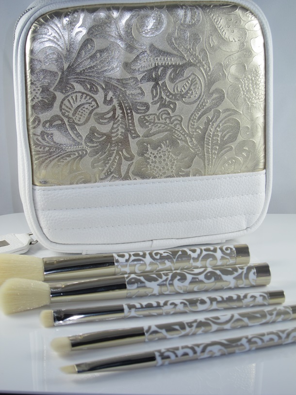 sephora pantone universe precious metal 24 karat bag & brush set