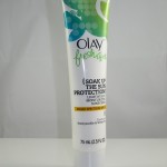 Olay Fresh Effects Soak Up the Sun Lightweight Moisturizing Sunscreen Review & Swatches